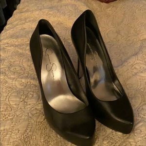 Jessica Simpson pump